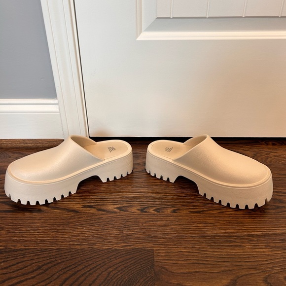 Target Wild Fable Brooke Clogs 6.5 - Picture 6 of 8